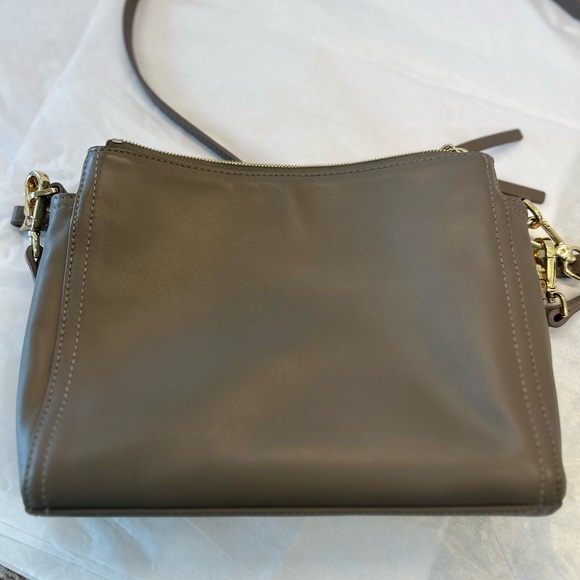 Quince Italian leather triple compartment handbag, detachable straps. Taupe/mink - Picture 9 of 9